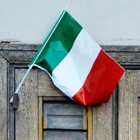 Gianni House Backpackers Hostel *