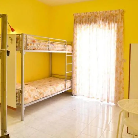 Gianni House Backpackers *