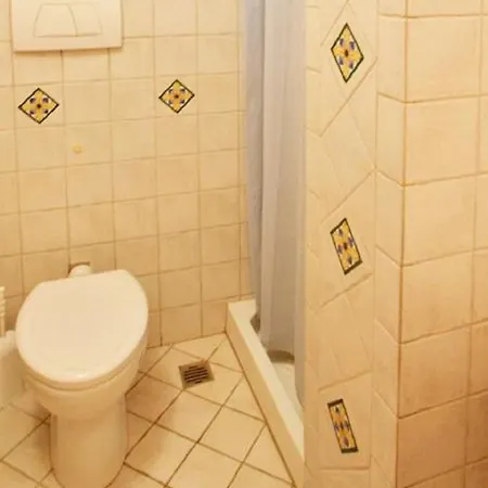 Gianni House Backpackers Hostel *