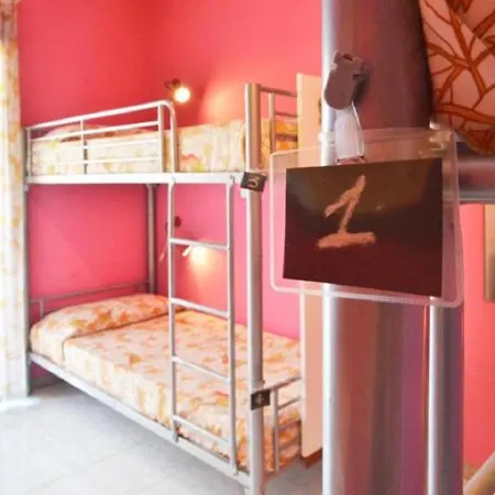 Gianni House Backpackers Hostel *