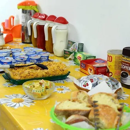 Gianni House Backpackers