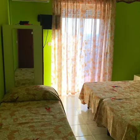 Gianni House Backpackers * Giardini Naxos