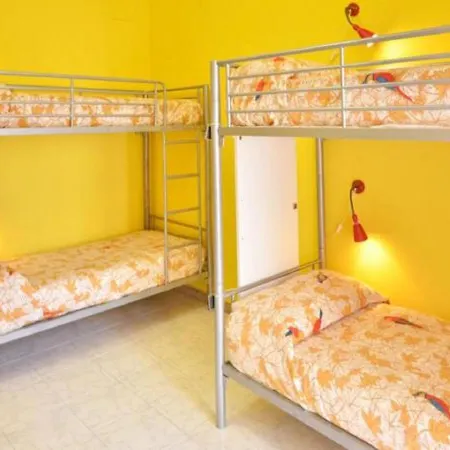 Gianni House Backpackers * Giardini-Naxos