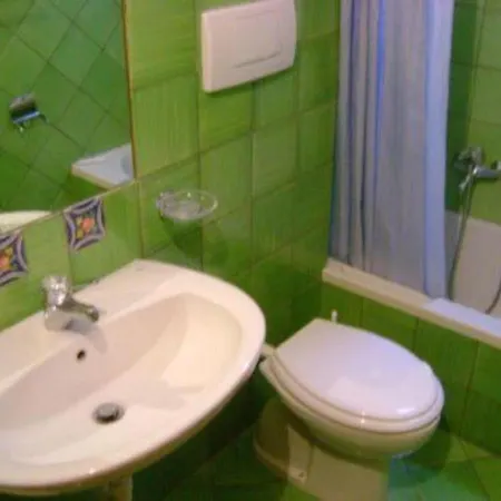 Gianni House Backpackers Hostel