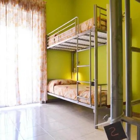 Gianni House Backpackers * Giardini Naxos