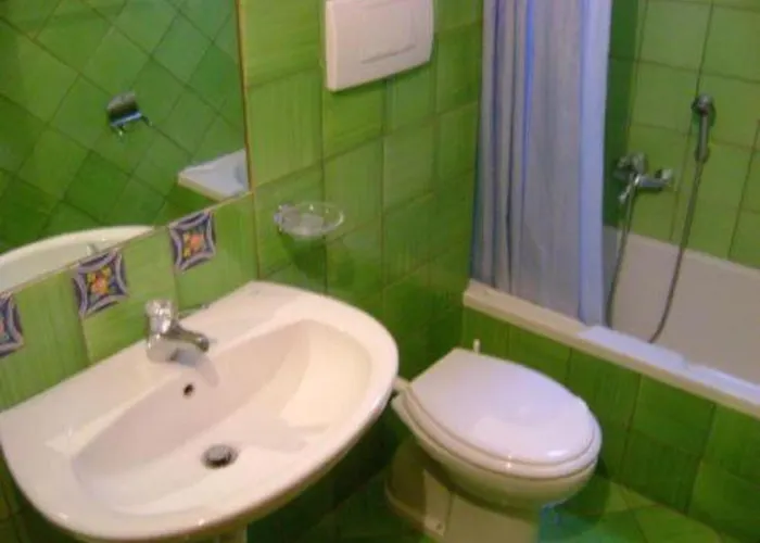 Gianni House Backpackers Hostel