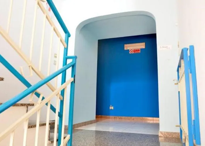 Gianni House Backpackers *